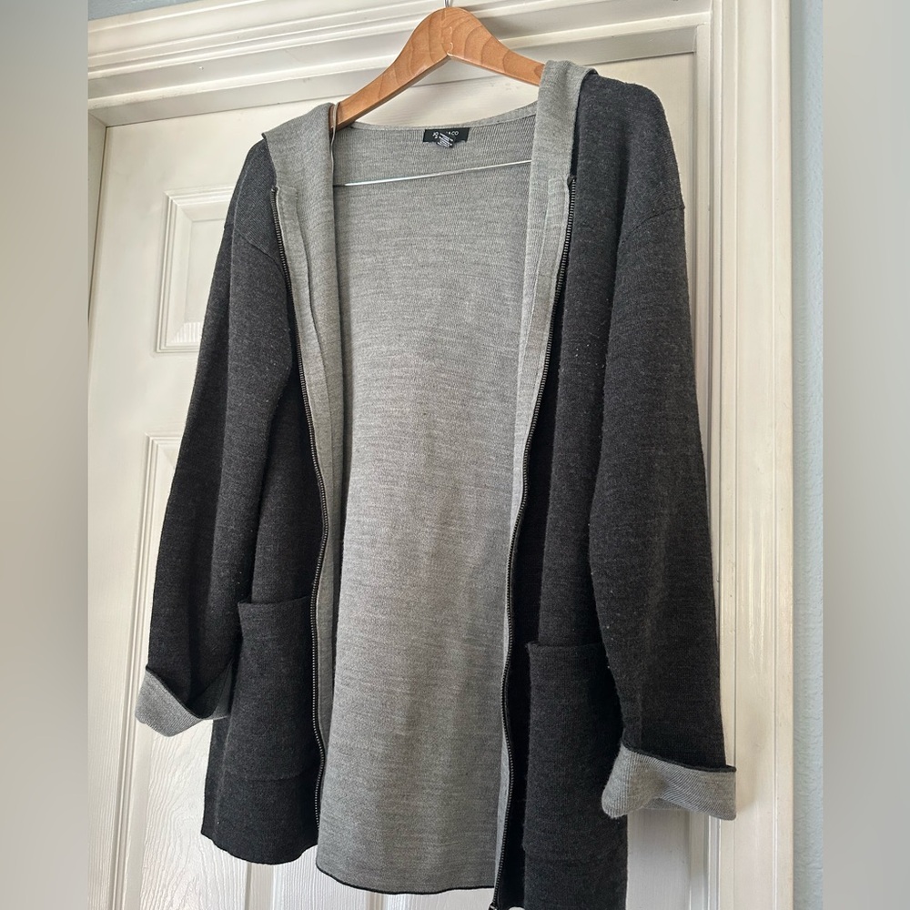 Jones & Co. gray zip cardigan